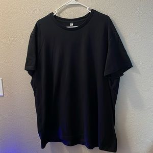 Uniqlo plain black T